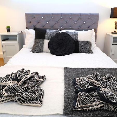 New Sunset Square Eastbourne 2 Bed Apartment, Long Stay Welcome Eksteriør billede