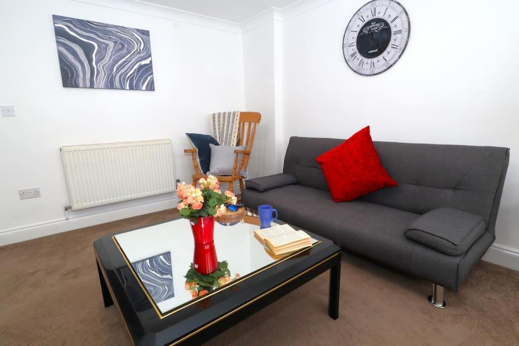 New Sunset Square Eastbourne 2 Bed Apartment, Long Stay Welcome Eksteriør billede