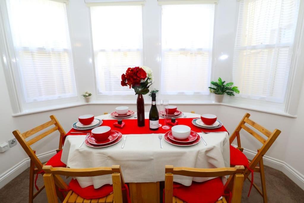 New Sunset Square Eastbourne 2 Bed Apartment, Long Stay Welcome Eksteriør billede