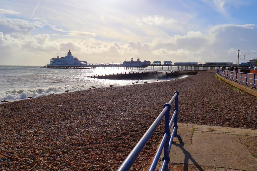 New Sunset Square Eastbourne 2 Bed Apartment, Long Stay Welcome Eksteriør billede