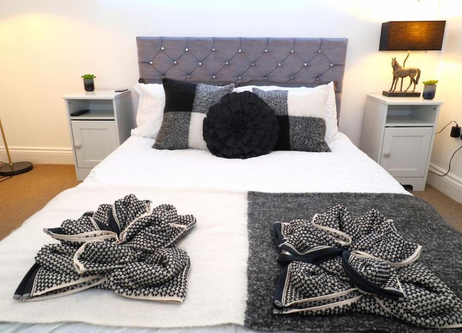 New Sunset Square Eastbourne 2 Bed Apartment, Long Stay Welcome Eksteriør billede