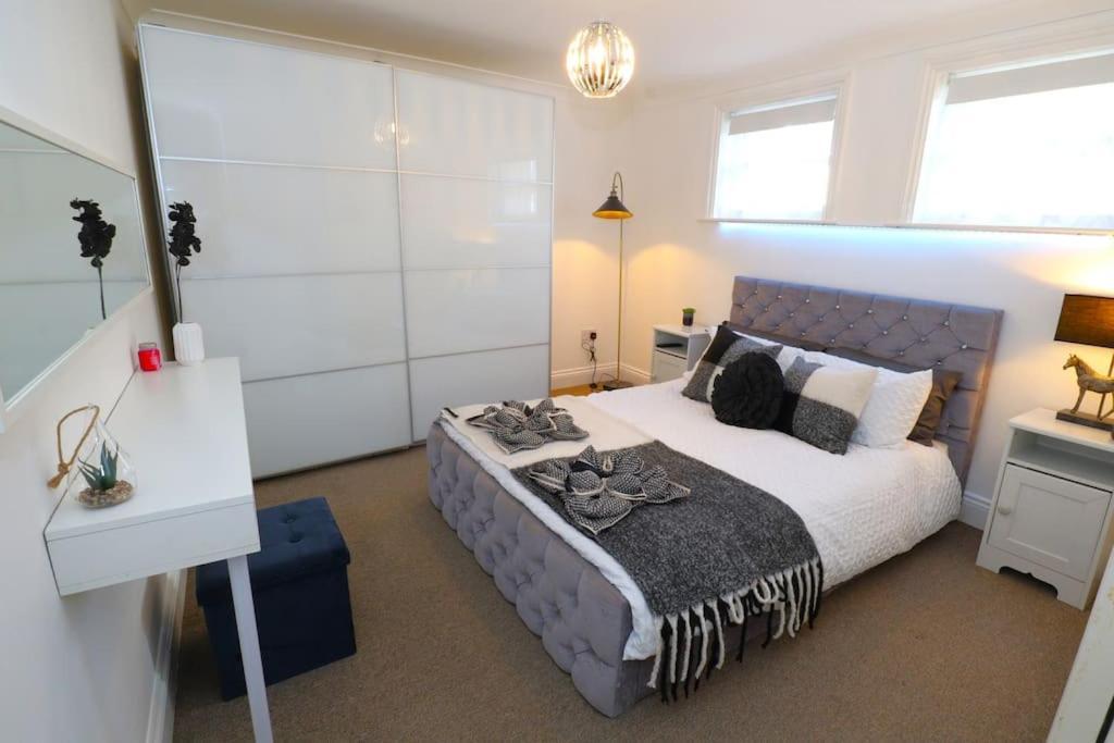 New Sunset Square Eastbourne 2 Bed Apartment, Long Stay Welcome Eksteriør billede