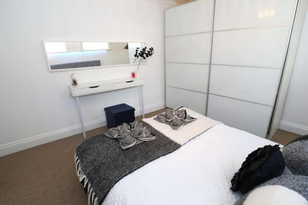 New Sunset Square Eastbourne 2 Bed Apartment, Long Stay Welcome Eksteriør billede