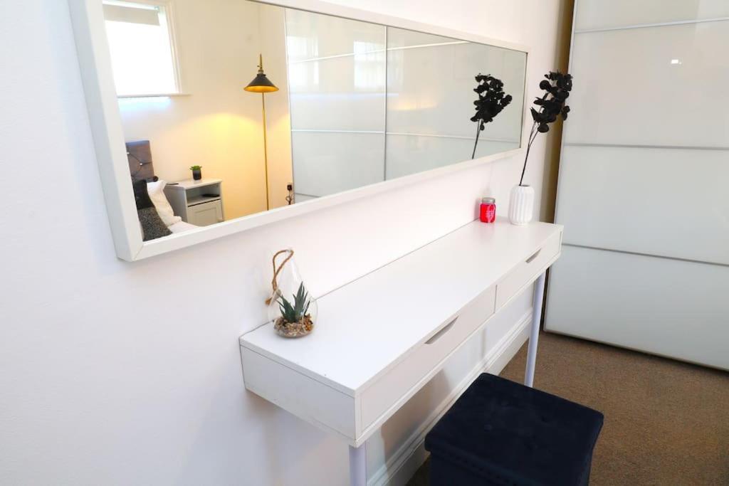 New Sunset Square Eastbourne 2 Bed Apartment, Long Stay Welcome Eksteriør billede